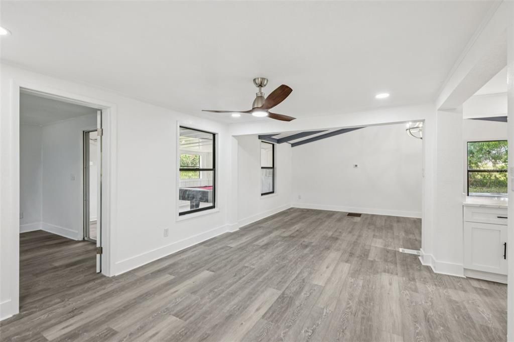 Active With Contract: $265,000 (3 beds, 2 baths, 1440 Square Feet)