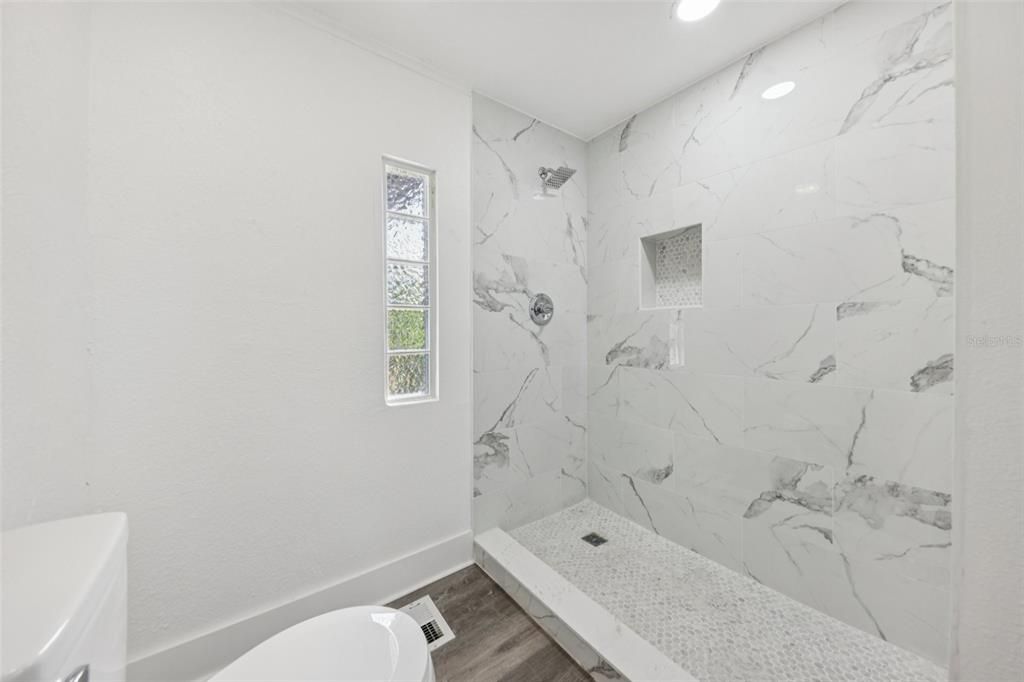 Active With Contract: $265,000 (3 beds, 2 baths, 1440 Square Feet)