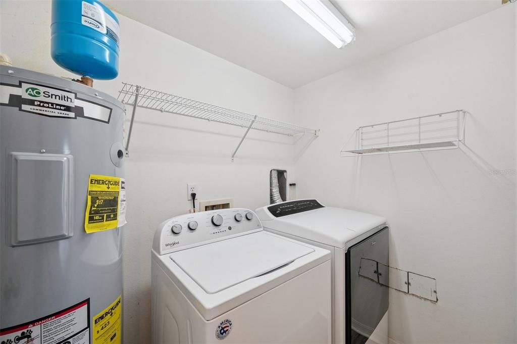 合同活跃: $382,500 (3 贝兹, 2 浴室, 1575 平方英尺)