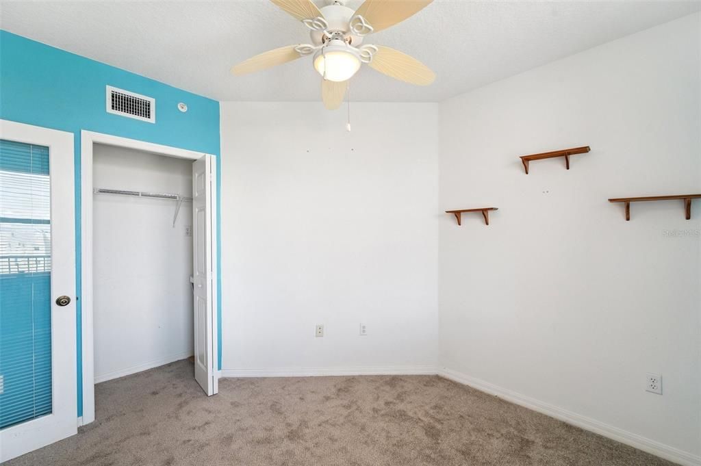 合同活跃: $382,500 (3 贝兹, 2 浴室, 1575 平方英尺)