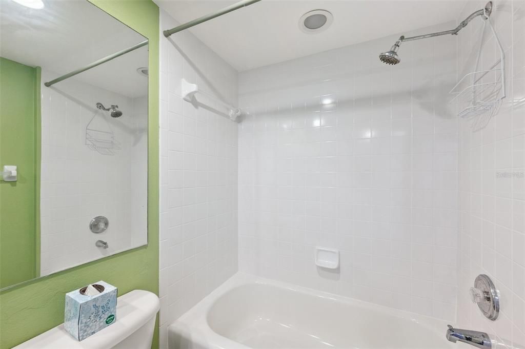 合同活跃: $382,500 (3 贝兹, 2 浴室, 1575 平方英尺)