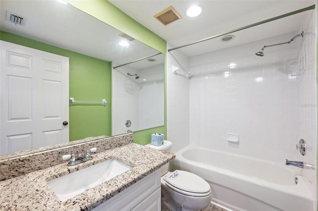 合同活跃: $382,500 (3 贝兹, 2 浴室, 1575 平方英尺)