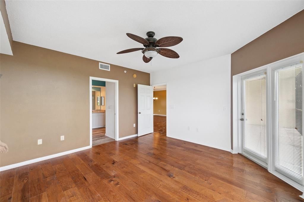 合同活跃: $382,500 (3 贝兹, 2 浴室, 1575 平方英尺)