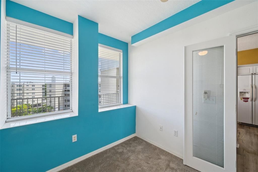 合同活跃: $382,500 (3 贝兹, 2 浴室, 1575 平方英尺)