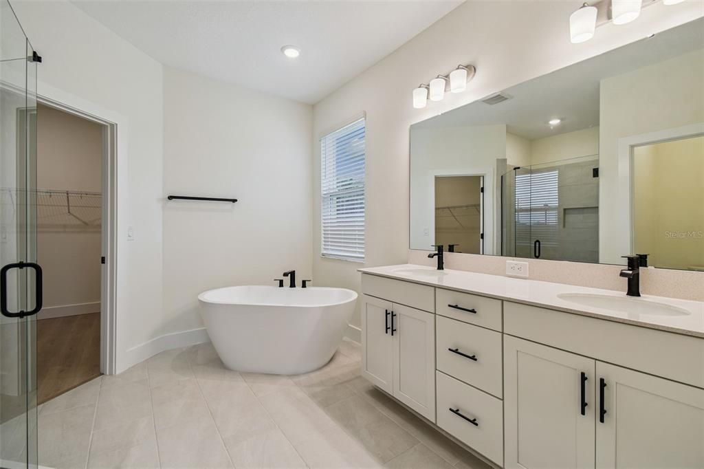 En Venta: $592,990 (3 camas, 2 baños, 2156 Pies cuadrados)