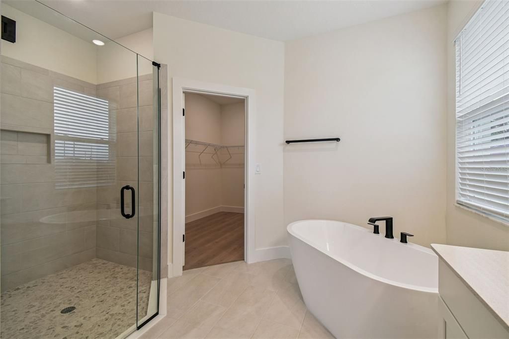 En Venta: $592,990 (3 camas, 2 baños, 2156 Pies cuadrados)