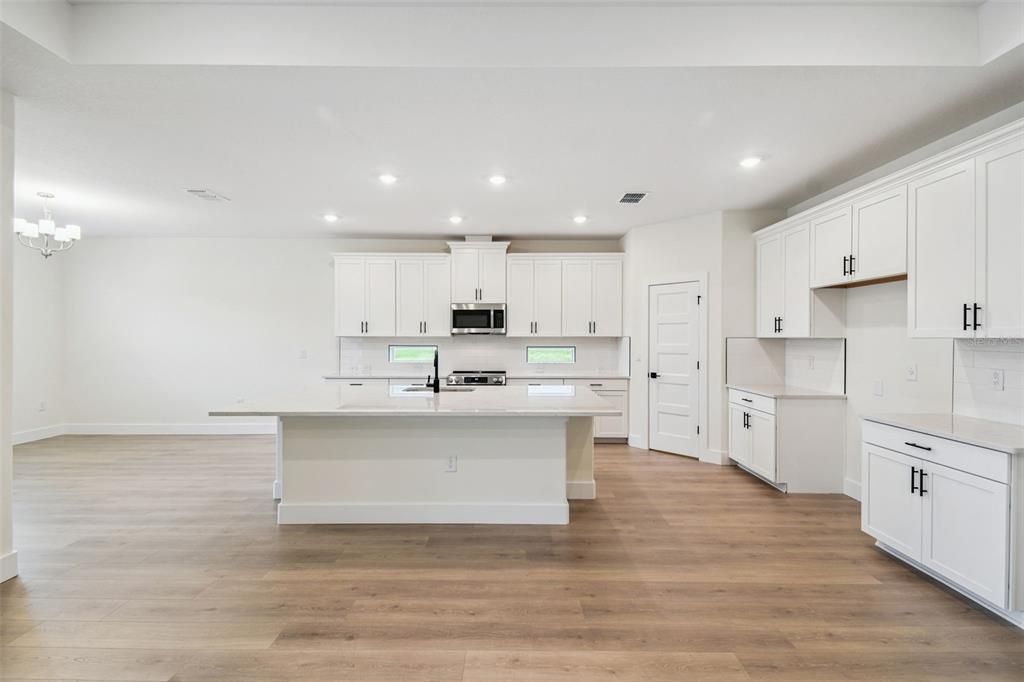 En Venta: $592,990 (3 camas, 2 baños, 2156 Pies cuadrados)