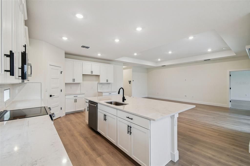 En Venta: $592,990 (3 camas, 2 baños, 2156 Pies cuadrados)