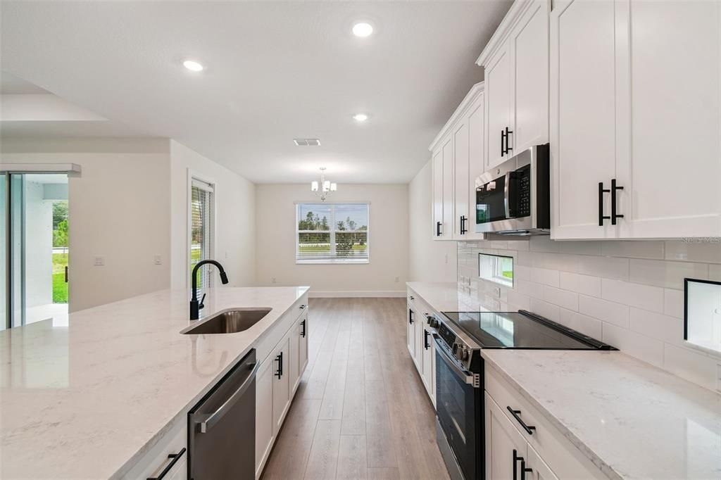 En Venta: $592,990 (3 camas, 2 baños, 2156 Pies cuadrados)