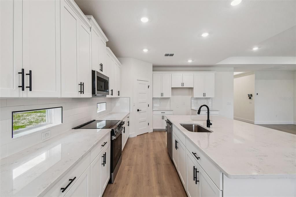 En Venta: $592,990 (3 camas, 2 baños, 2156 Pies cuadrados)