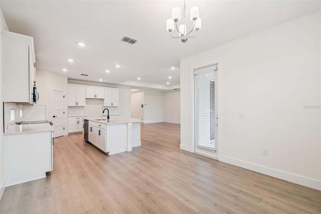 En Venta: $592,990 (3 camas, 2 baños, 2156 Pies cuadrados)