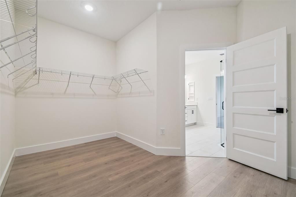 En Venta: $592,990 (3 camas, 2 baños, 2156 Pies cuadrados)