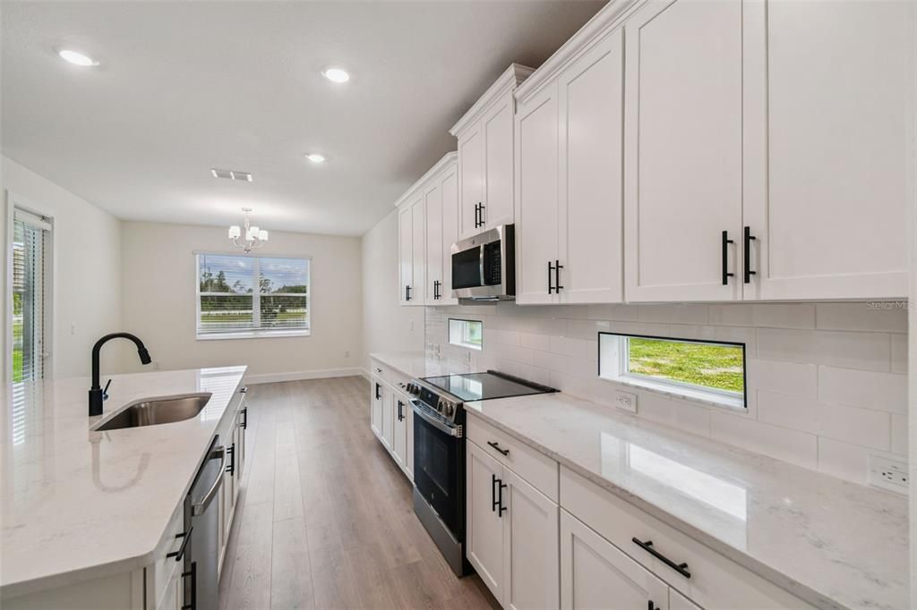 En Venta: $592,990 (3 camas, 2 baños, 2156 Pies cuadrados)