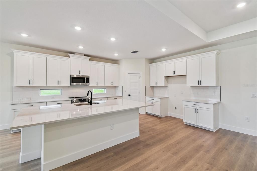 En Venta: $592,990 (3 camas, 2 baños, 2156 Pies cuadrados)