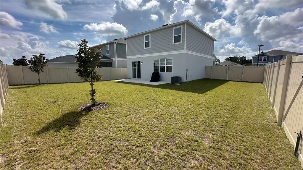 合同活跃: $2,745 (5 贝兹, 3 浴室, 2601 平方英尺)