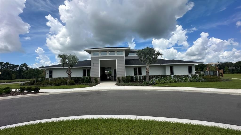 合同活跃: $2,745 (5 贝兹, 3 浴室, 2601 平方英尺)