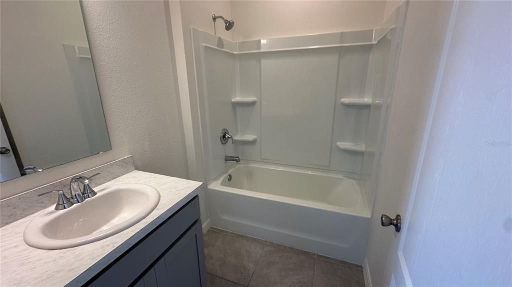 合同活跃: $2,745 (5 贝兹, 3 浴室, 2601 平方英尺)