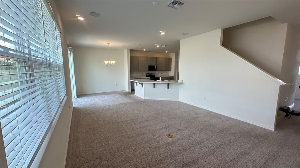 合同活跃: $2,745 (5 贝兹, 3 浴室, 2601 平方英尺)