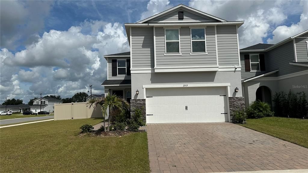 Recientemente alquilado: $2,745 (5 camas, 3 baños, 2601 Pies cuadrados)