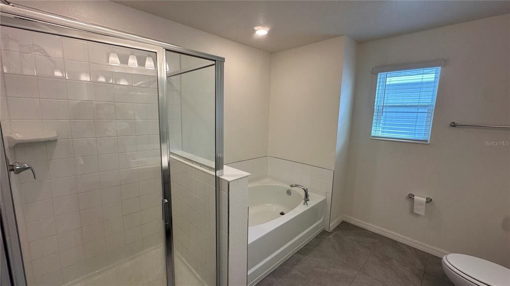 合同活跃: $2,745 (5 贝兹, 3 浴室, 2601 平方英尺)