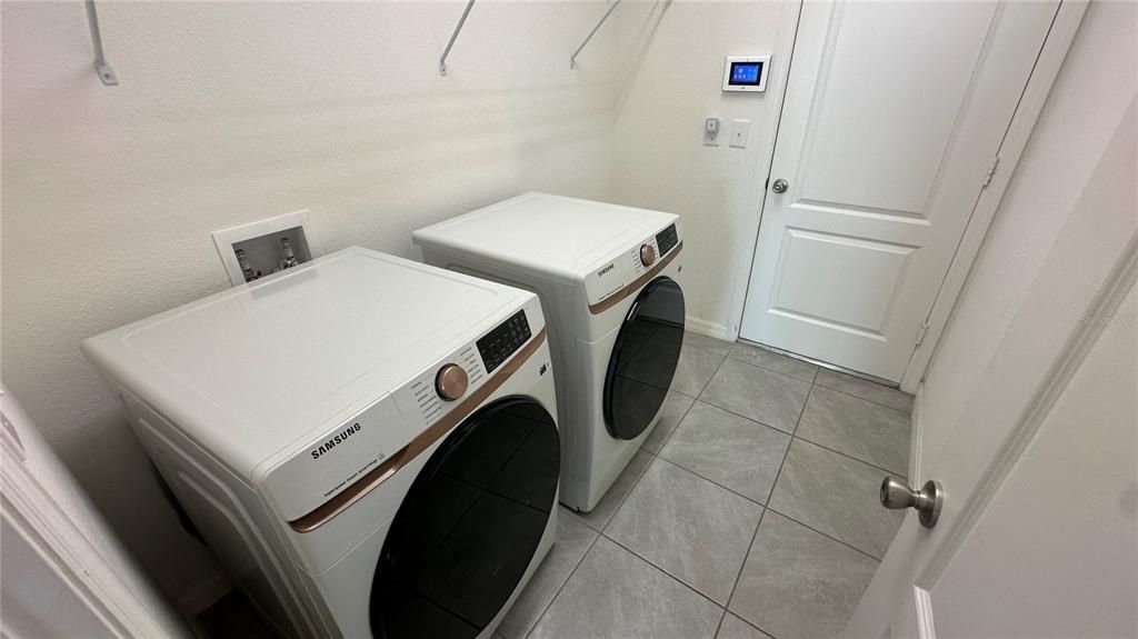 合同活跃: $2,745 (5 贝兹, 3 浴室, 2601 平方英尺)