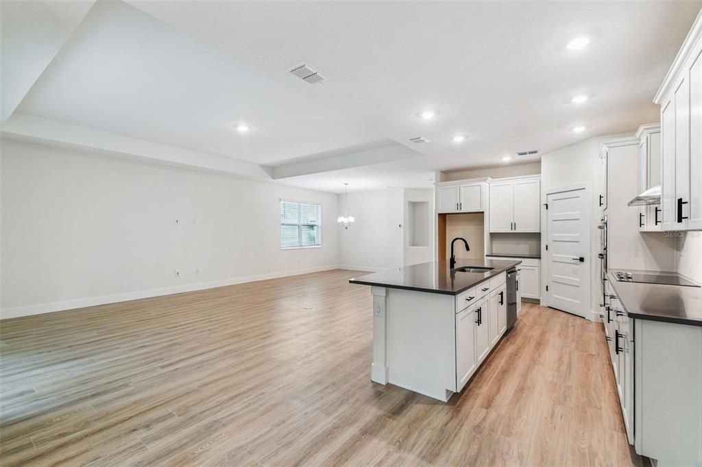 待售: $656,990 (4 贝兹, 3 浴室, 2483 平方英尺)