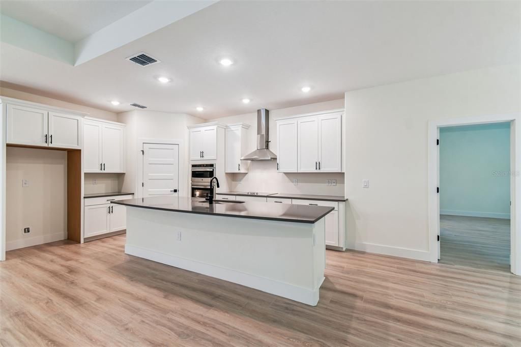 待售: $656,990 (4 贝兹, 3 浴室, 2483 平方英尺)