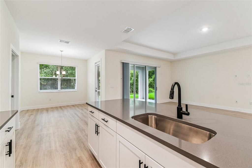 待售: $656,990 (4 贝兹, 3 浴室, 2483 平方英尺)