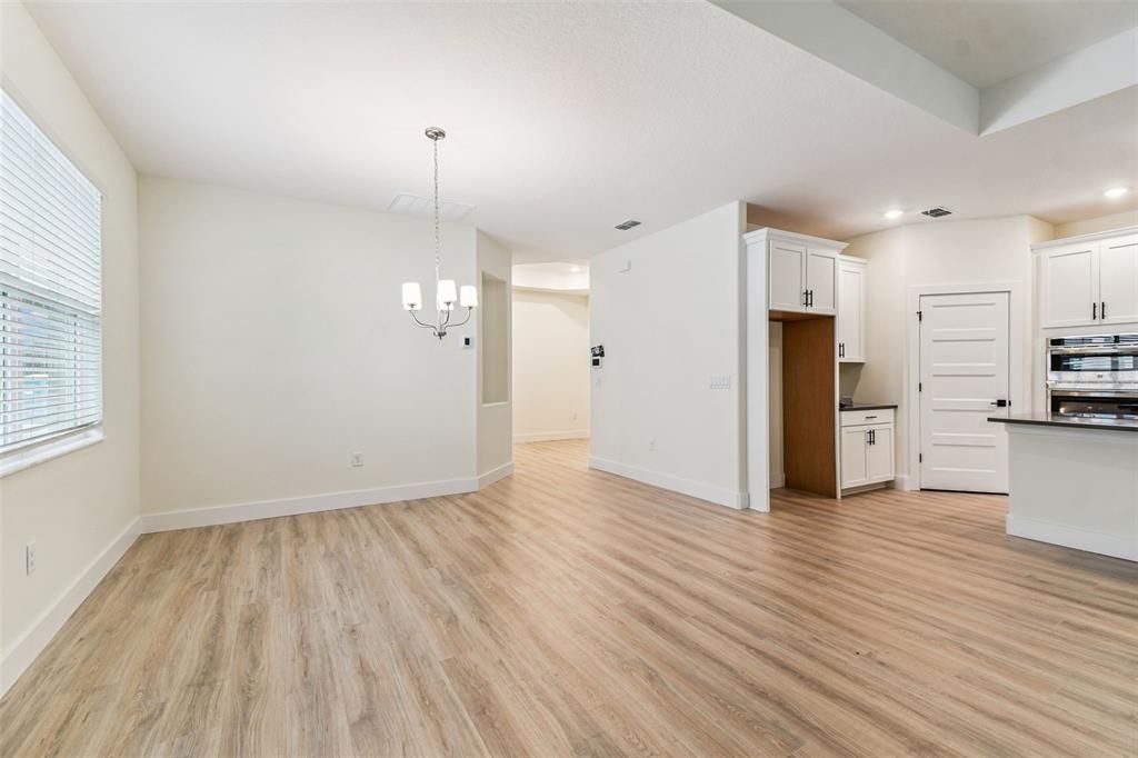 待售: $656,990 (4 贝兹, 3 浴室, 2483 平方英尺)