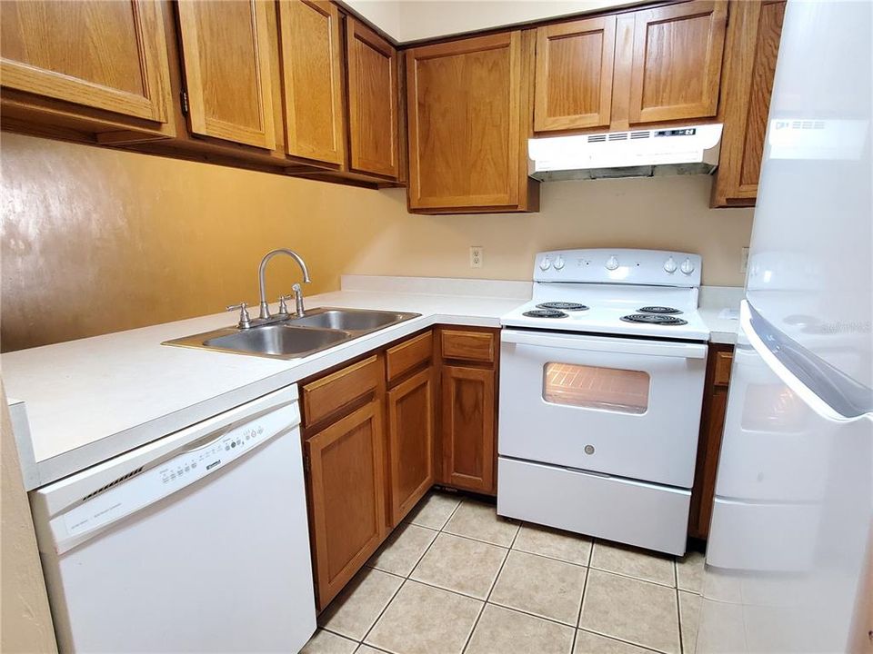 For Sale: $135,000 (2 beds, 1 baths, 900 Square Feet)