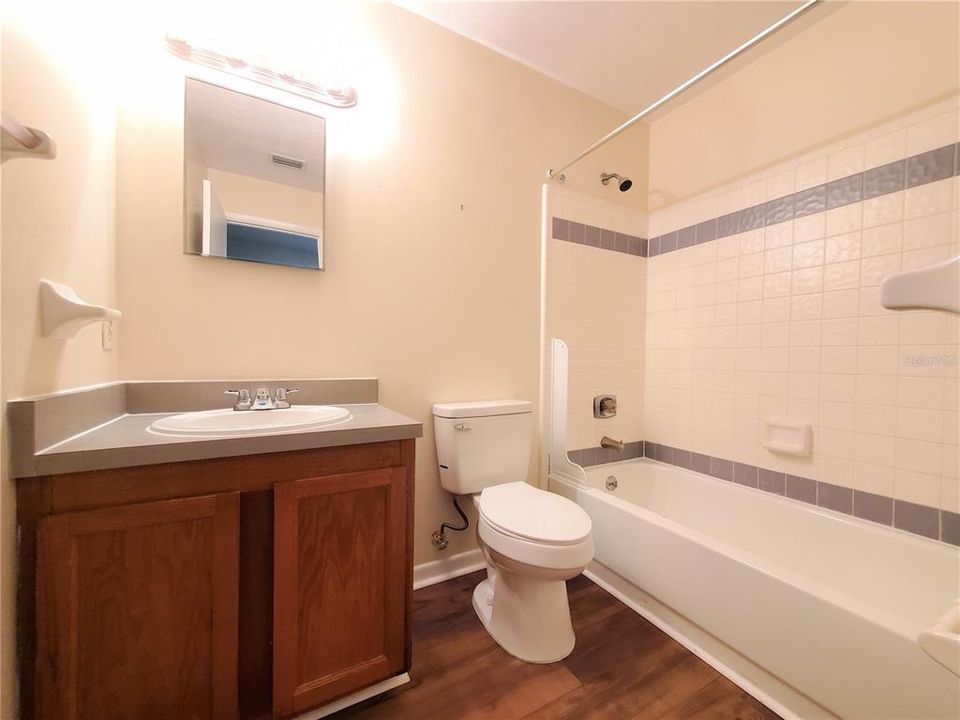 For Sale: $135,000 (2 beds, 1 baths, 900 Square Feet)