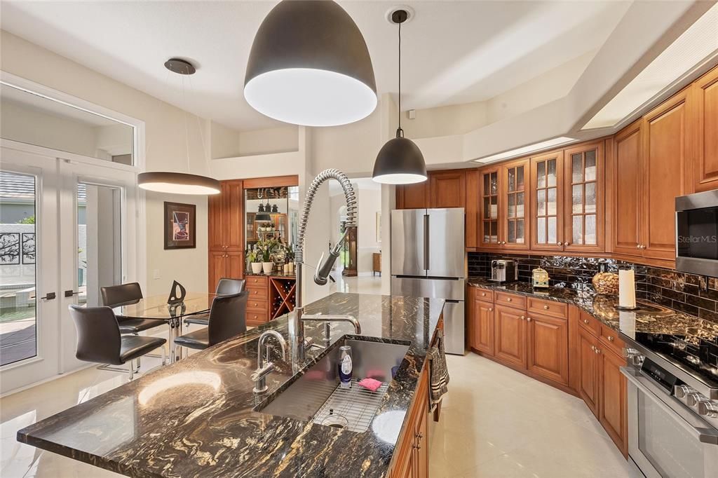 合同活跃: $875,000 (3 贝兹, 3 浴室, 2788 平方英尺)