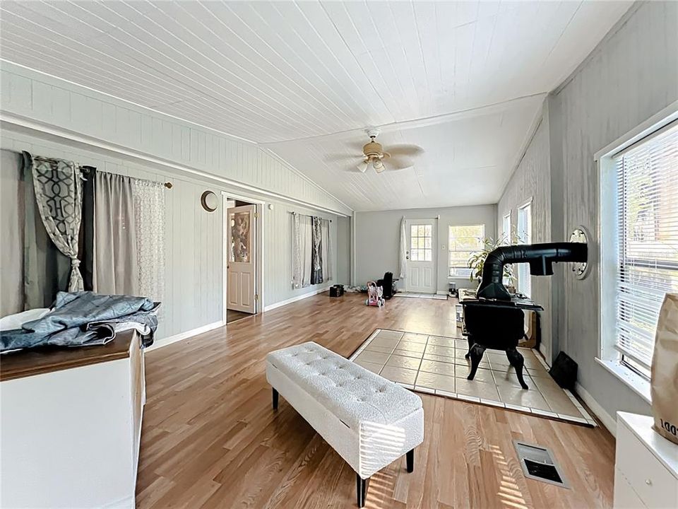 待售: $290,000 (3 贝兹, 2 浴室, 1935 平方英尺)