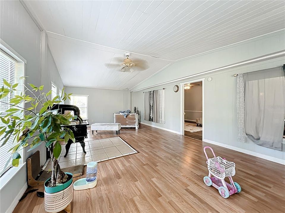 待售: $290,000 (3 贝兹, 2 浴室, 1935 平方英尺)