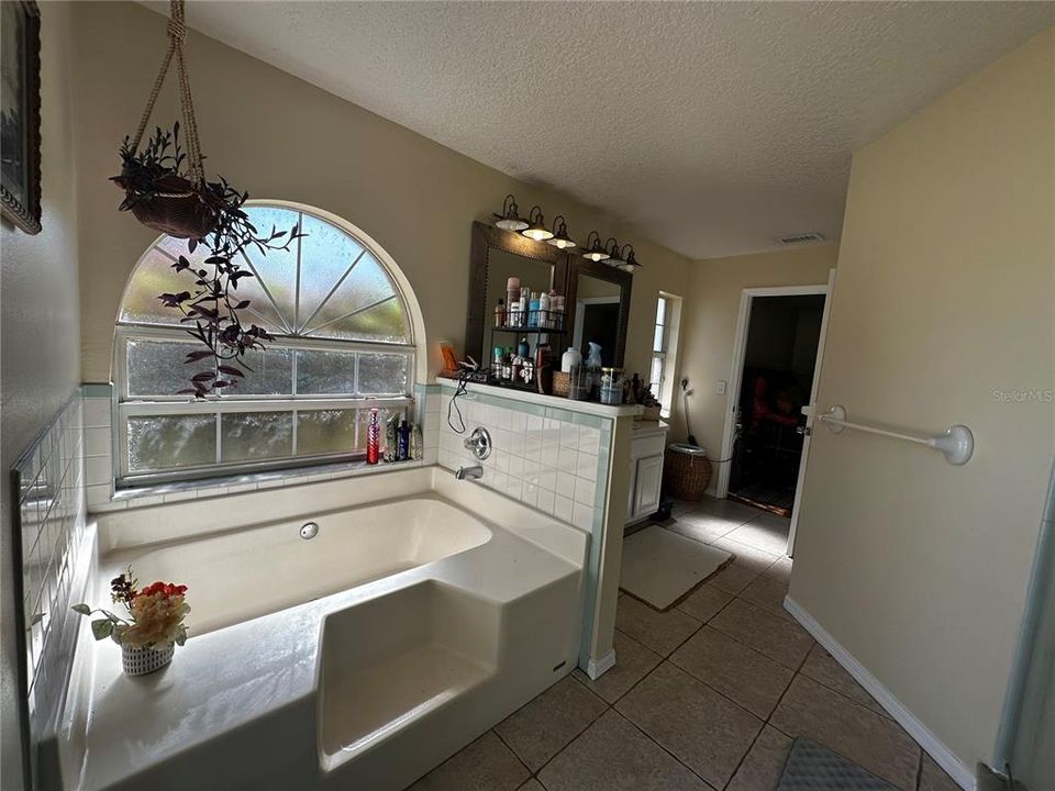 For Sale: $530,000 (3 beds, 2 baths, 1788 Square Feet)