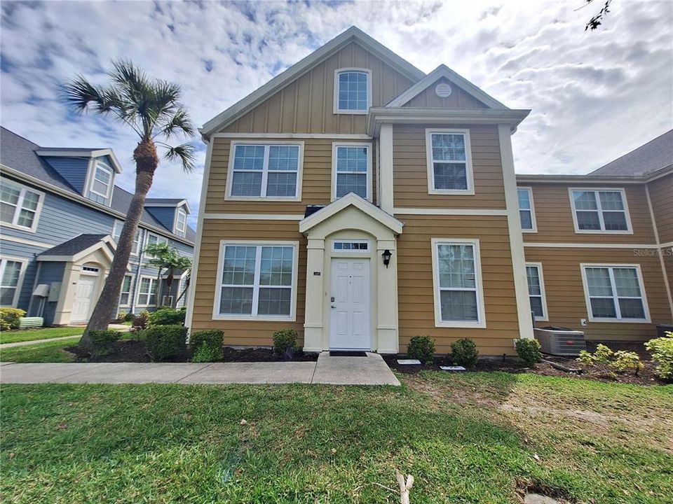 合同活跃: $1,695 (2 贝兹, 2 浴室, 1112 平方英尺)