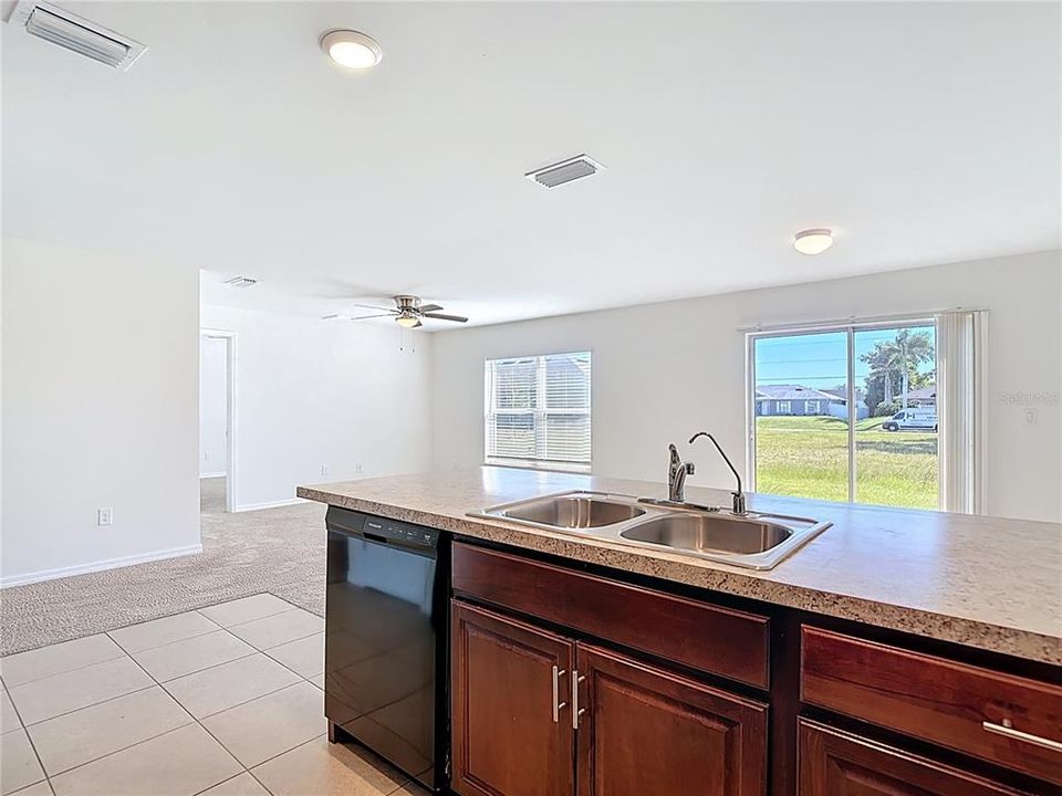 For Sale: $320,000 (4 beds, 2 baths, 1495 Square Feet)