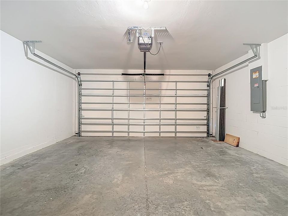 For Sale: $320,000 (4 beds, 2 baths, 1495 Square Feet)