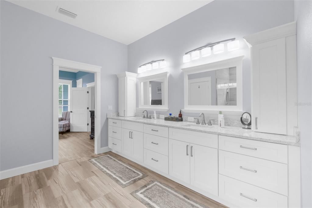 Под контрактом: $564,000 (4 спален, 2 ванн, 2655 Квадратных фут)