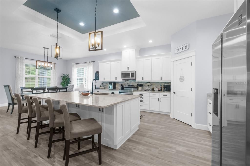 Под контрактом: $564,000 (4 спален, 2 ванн, 2655 Квадратных фут)