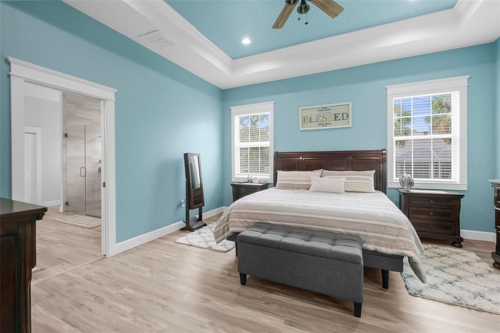 Под контрактом: $564,000 (4 спален, 2 ванн, 2655 Квадратных фут)