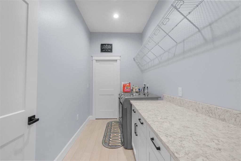 Под контрактом: $564,000 (4 спален, 2 ванн, 2655 Квадратных фут)