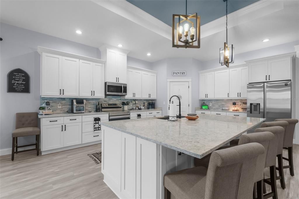 Под контрактом: $564,000 (4 спален, 2 ванн, 2655 Квадратных фут)