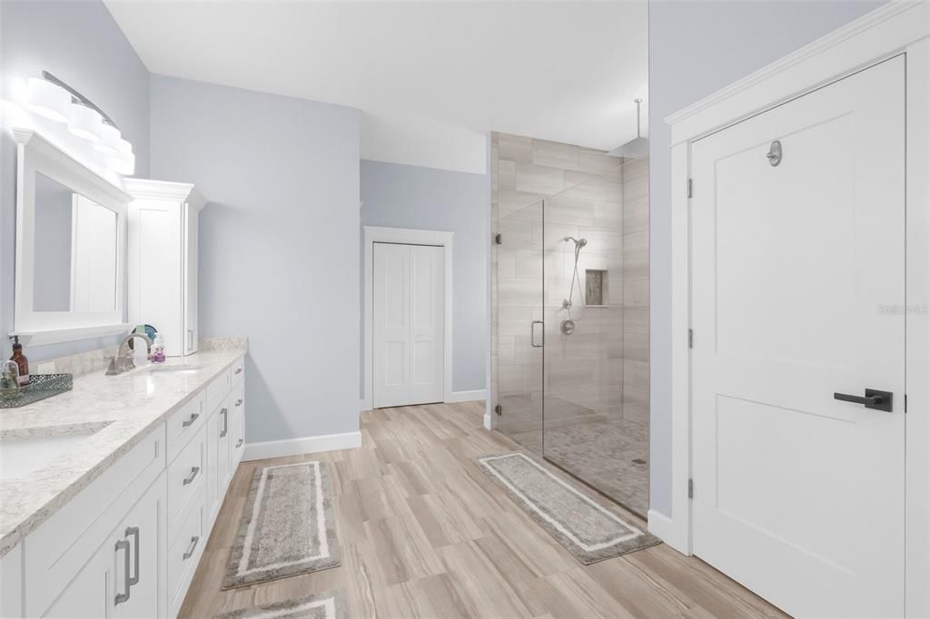 Под контрактом: $564,000 (4 спален, 2 ванн, 2655 Квадратных фут)