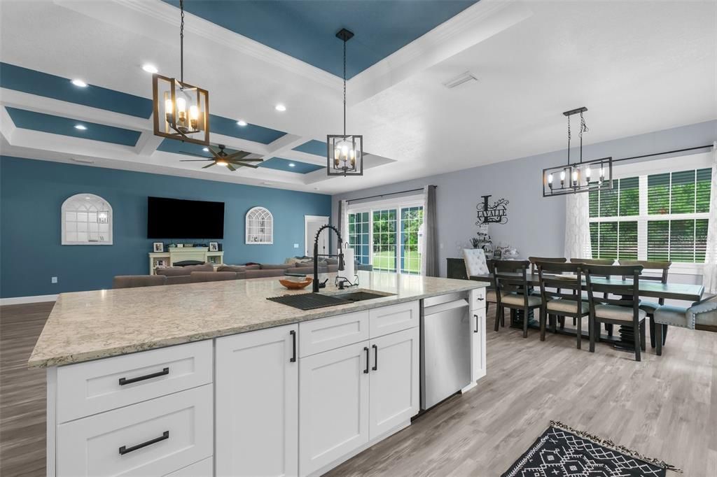 Под контрактом: $564,000 (4 спален, 2 ванн, 2655 Квадратных фут)