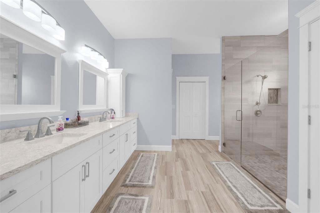 Под контрактом: $564,000 (4 спален, 2 ванн, 2655 Квадратных фут)