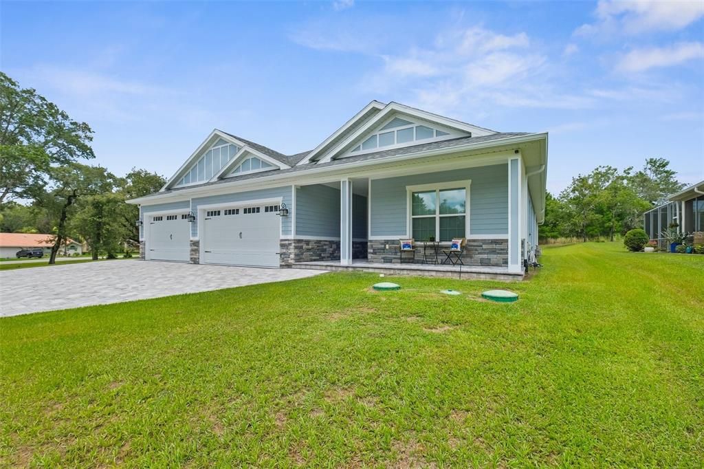 Под контрактом: $564,000 (4 спален, 2 ванн, 2655 Квадратных фут)