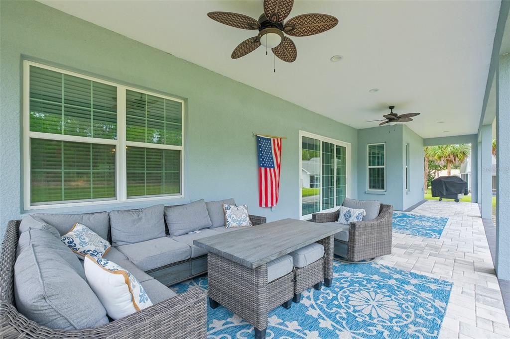 Под контрактом: $564,000 (4 спален, 2 ванн, 2655 Квадратных фут)