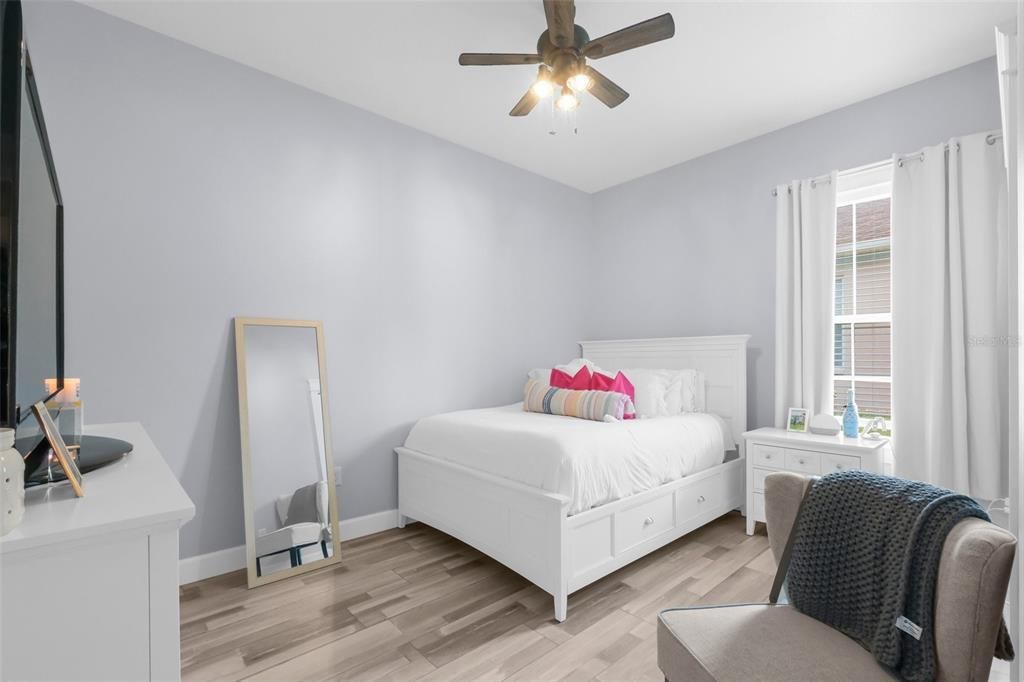 Под контрактом: $564,000 (4 спален, 2 ванн, 2655 Квадратных фут)