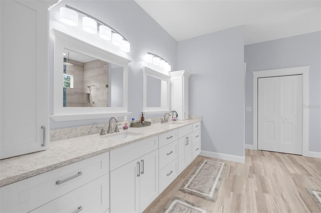 Под контрактом: $564,000 (4 спален, 2 ванн, 2655 Квадратных фут)